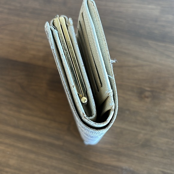 Louis Vuitton Damier Azure Kisslock Wallet - Picture 4 of 7